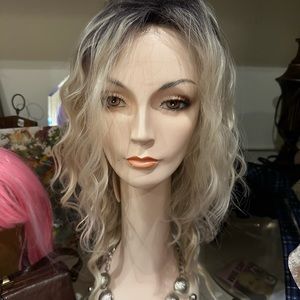 Platinum blonde synthetic wig